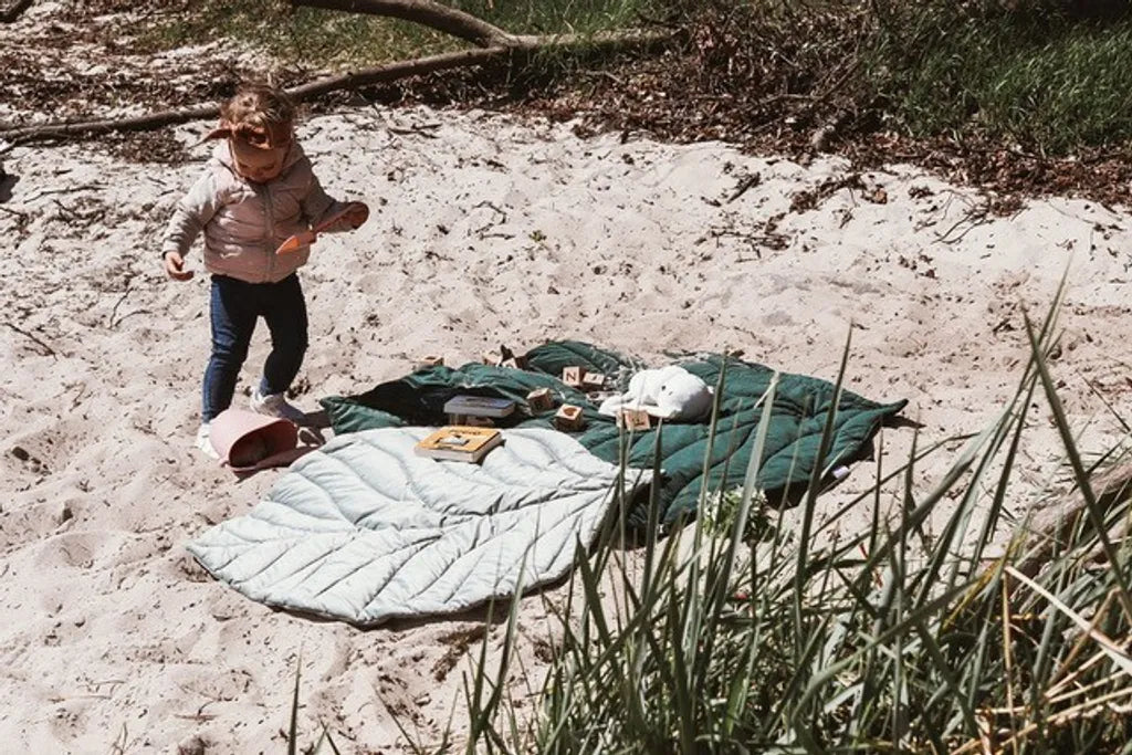  Bellochi Spielmatte Für Baby Und Kinder - Dunkelgrün - 138x120 Cm - Universal Spielteppich Zum Krabbelnlernen - Für Innen- Und Außenbereich - Weiches Veloursstoff - Blattform