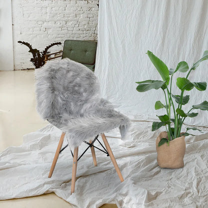  Navaris Schaffell Kunstfell Fell Imitat - 60x90cm Teppich Weich Kuscheldecke - Faux Lammfell Vegan - Sofa Vorleger Matte Dekofell Pflegeleicht In Grau